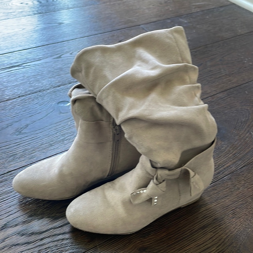 Girls boots size 3